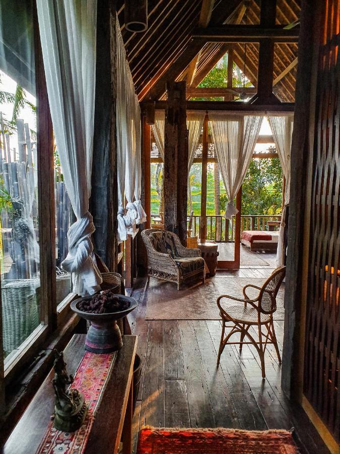Longhouse Wooden Villa Bathtub Balcony