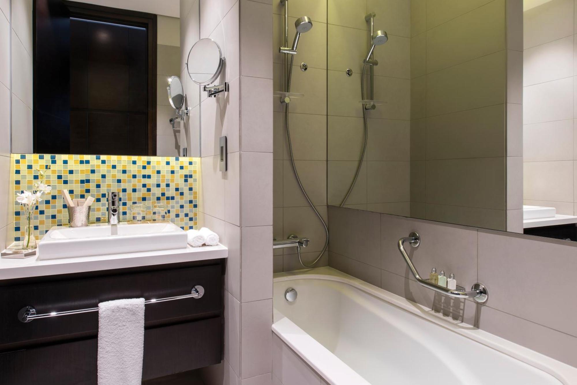 Deluxe One Bedroom Suite