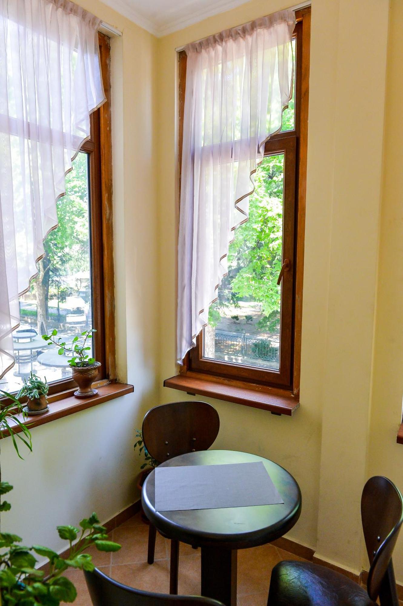 Family Room Garden View