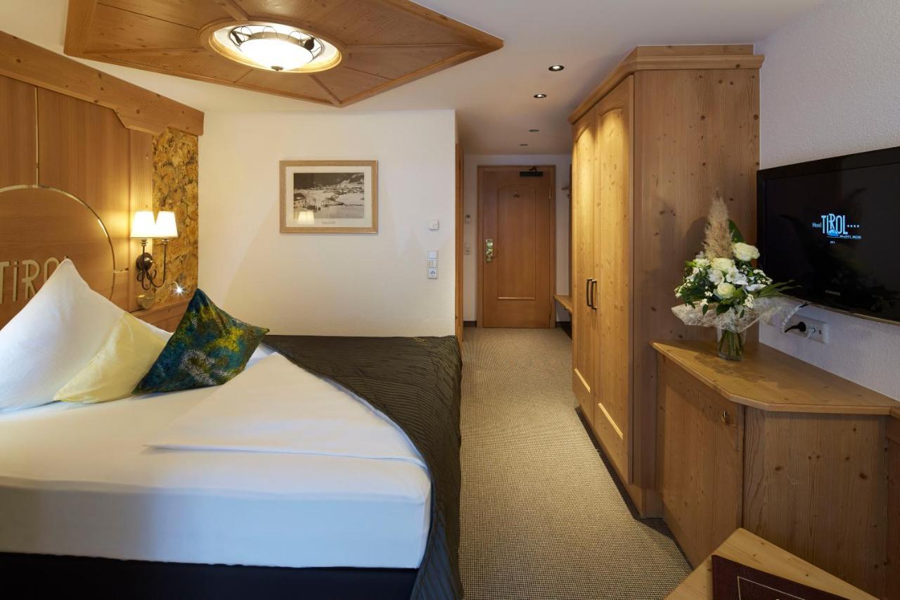 Habitación con cama grande