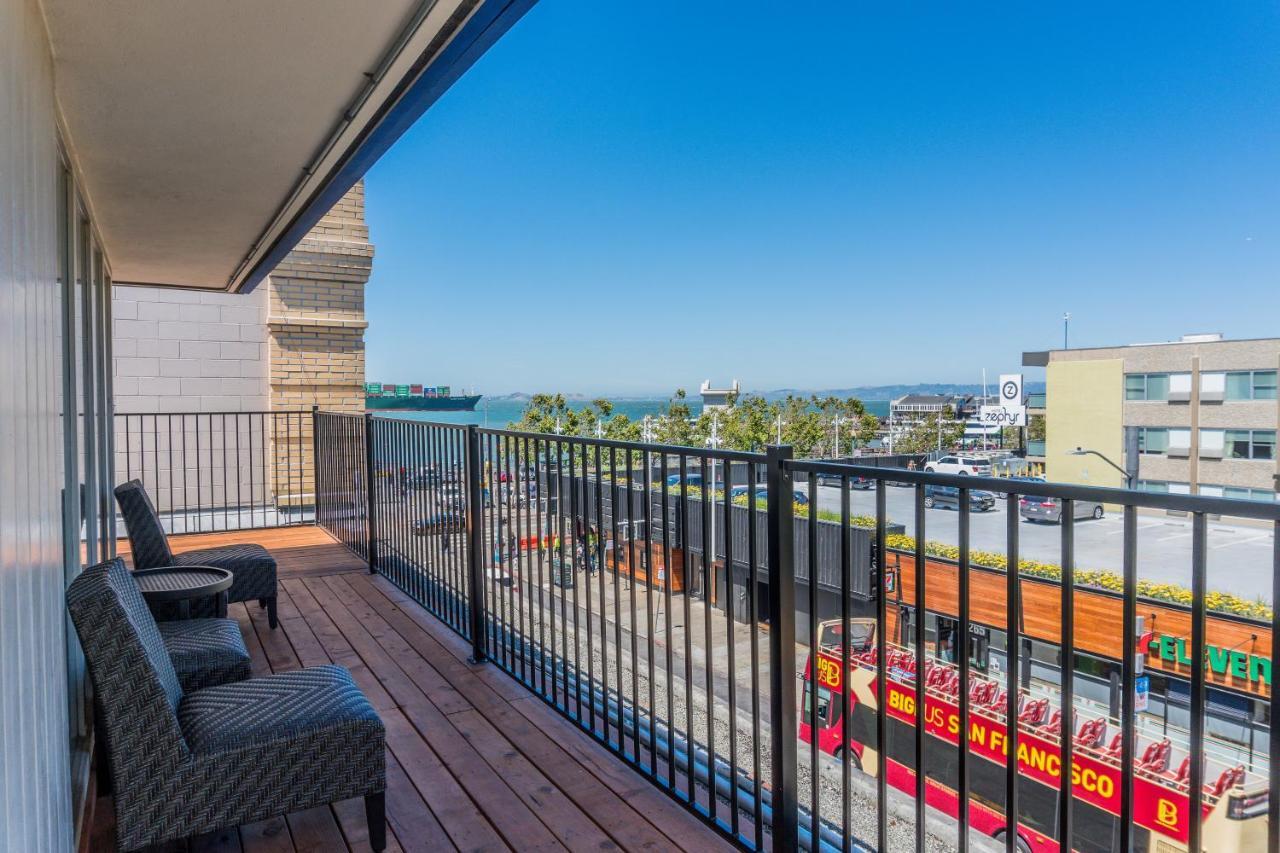 Penthouse Suite,925743184:JPEG