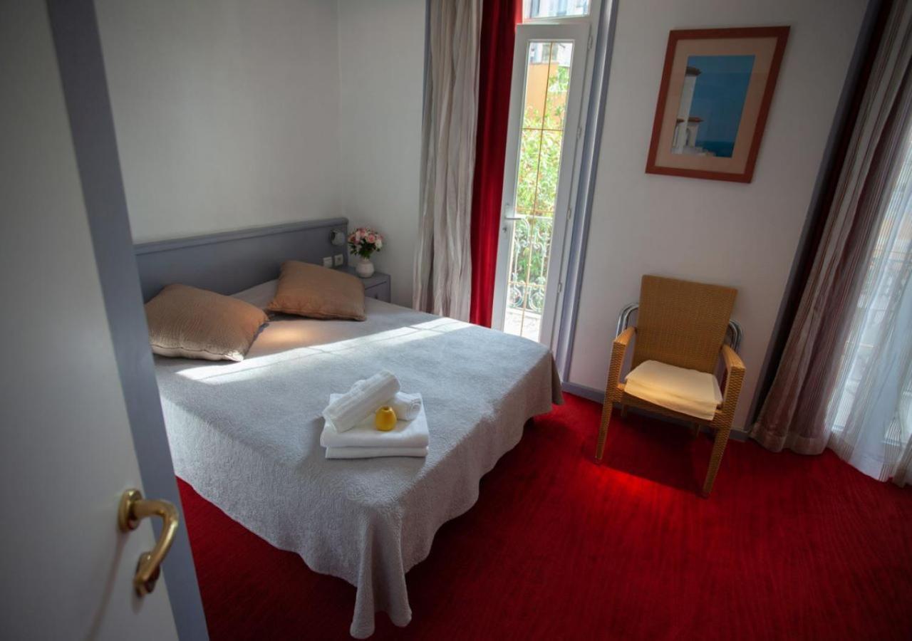 Quarto com Cama de Casal ou 2 de Solteiro e Varanda