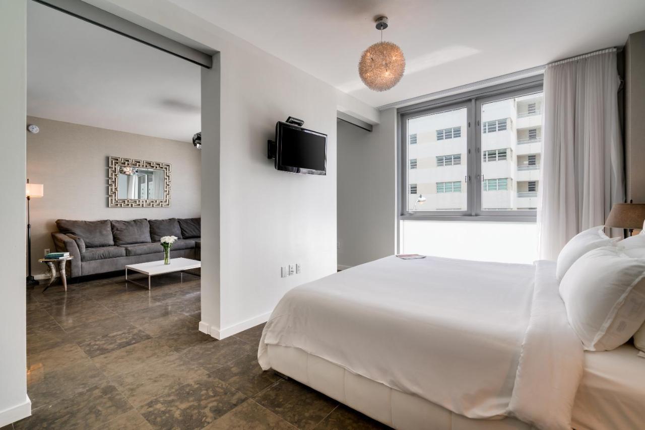 Suite com 1 Quarto e Varanda