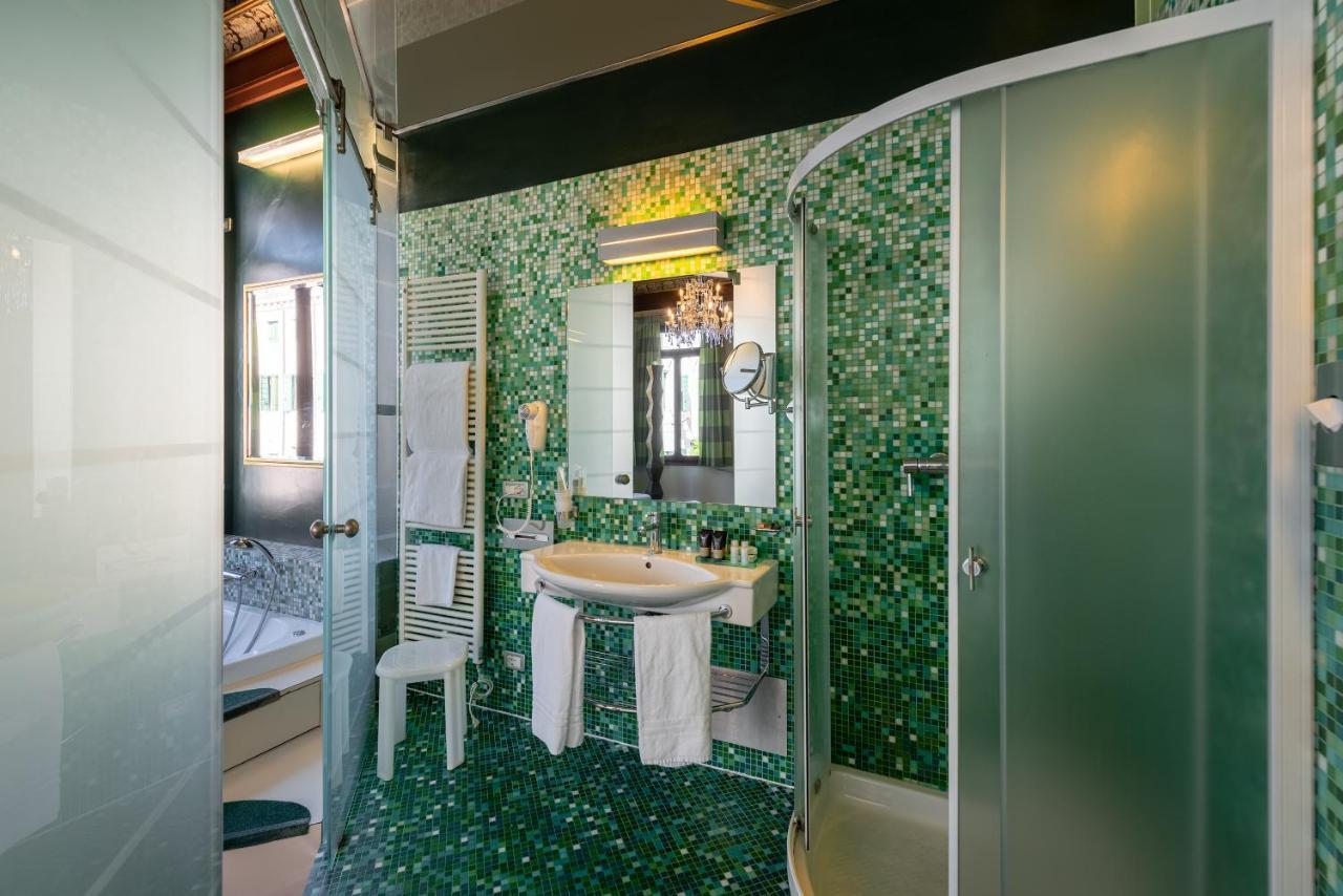 King Room Spa Bath