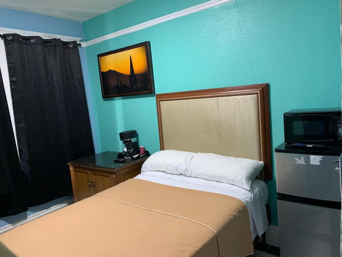Quarto Duplo com Banheiro Compartilhado no Corredor