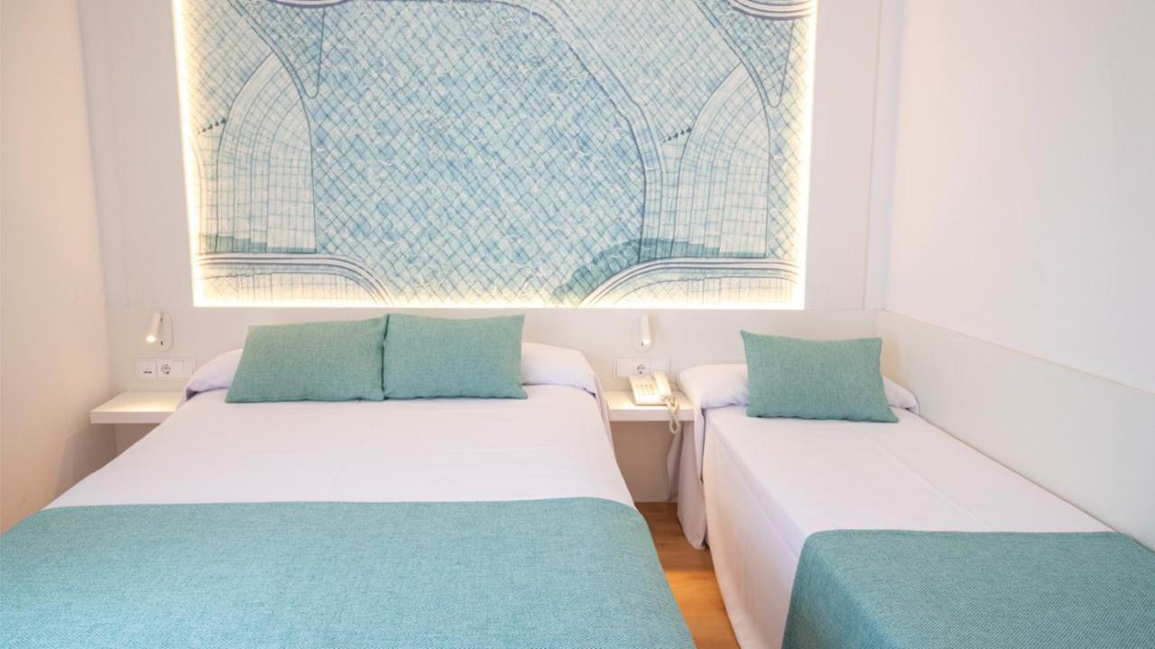 Chambre Triple (2 Adultes & 1 Enfant)
