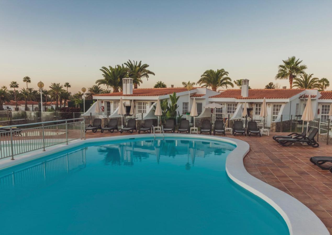 Bungalow Terrace Pool view