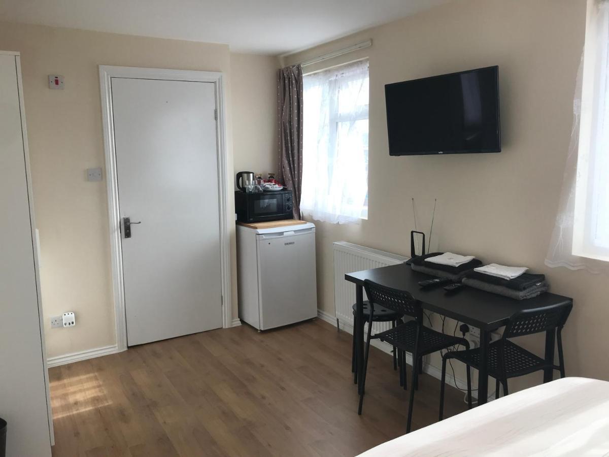 Deluxe Double Room Shower