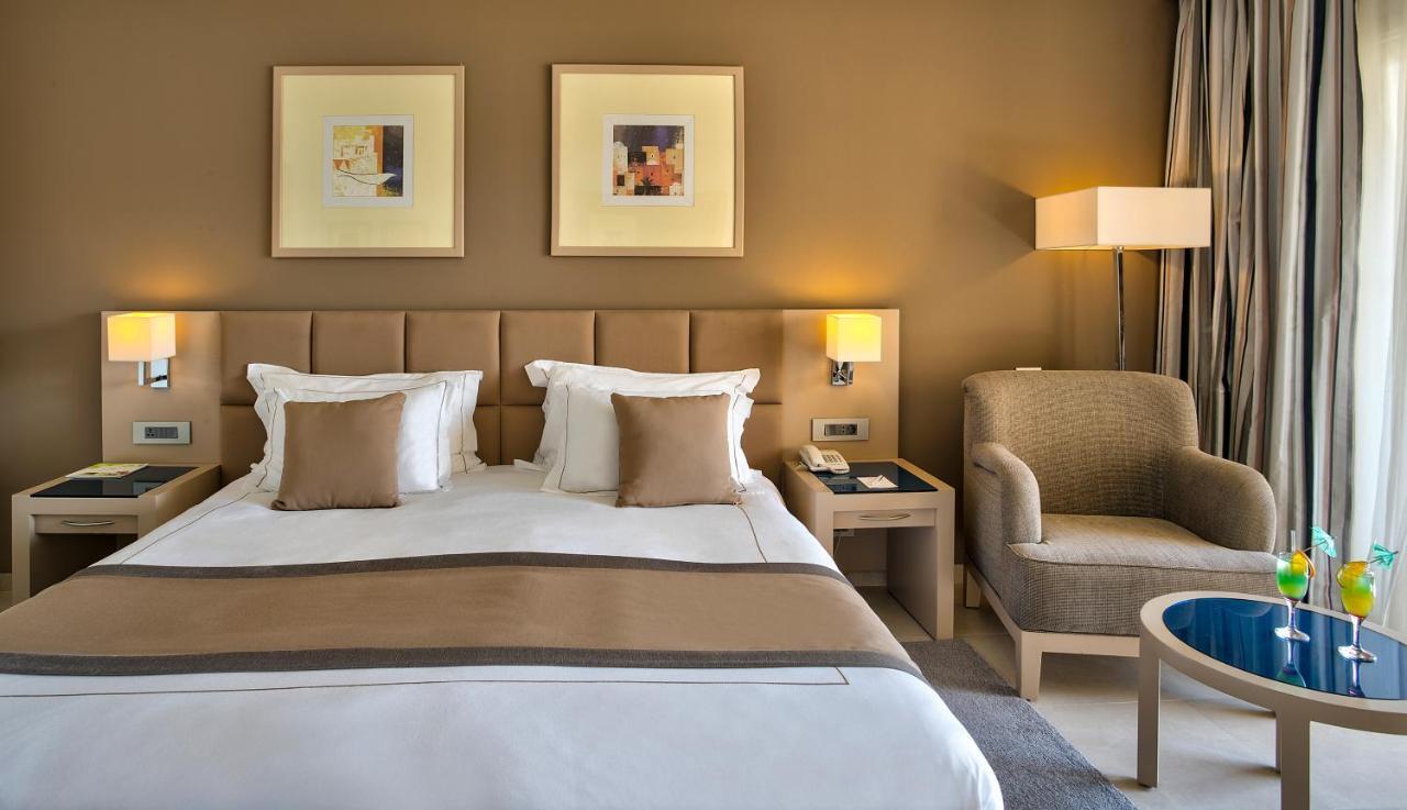 Premium Deluxe Room,1588156116:JPEG
