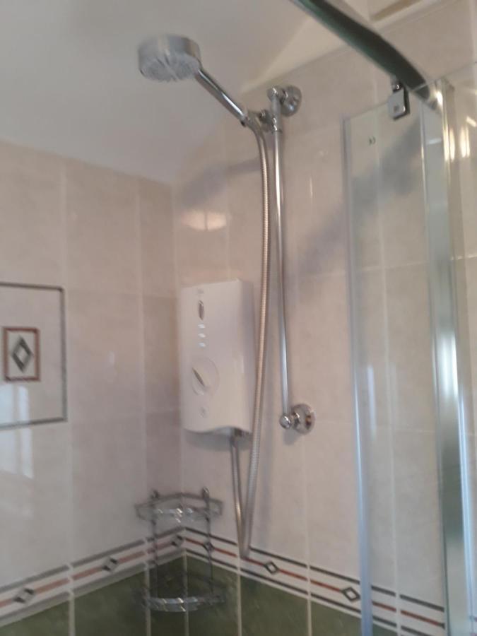 Habitación Individual con ducha y aseo compartidos