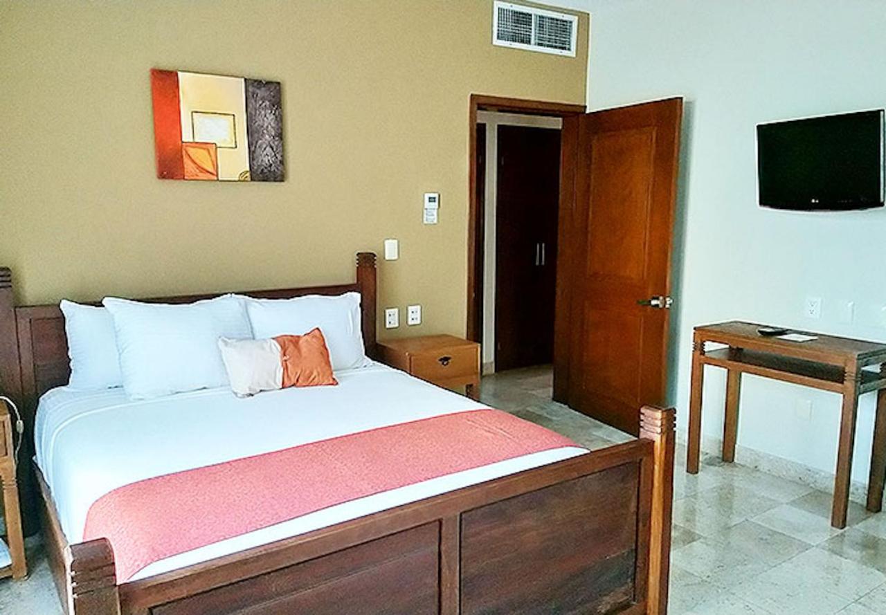 One-Bedroom Master King Suite Non-Smoking
