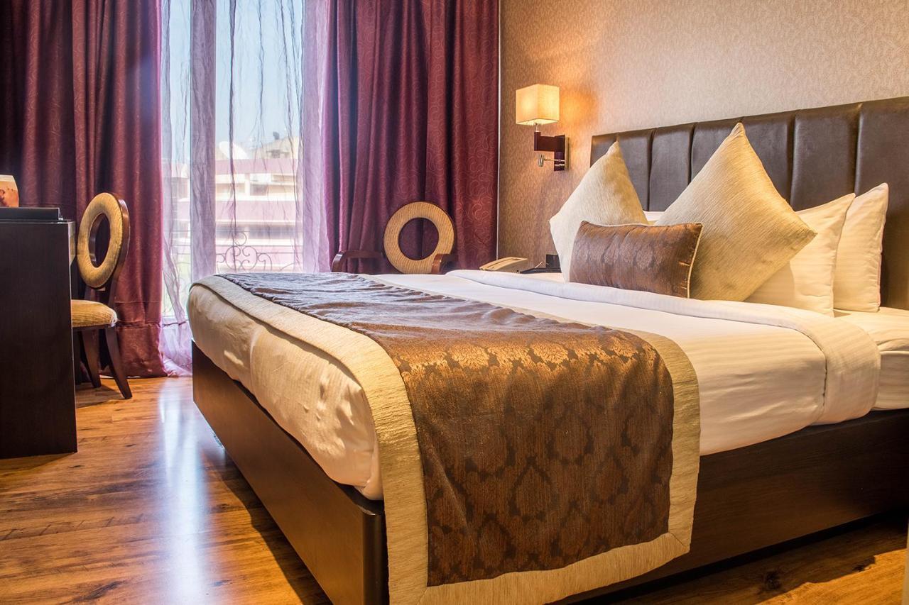 Executive Queen Room on Spa on F&B