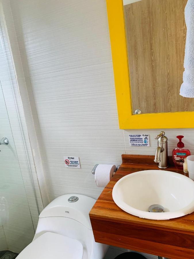 Quarto Triplo com Banheiro Privativo
