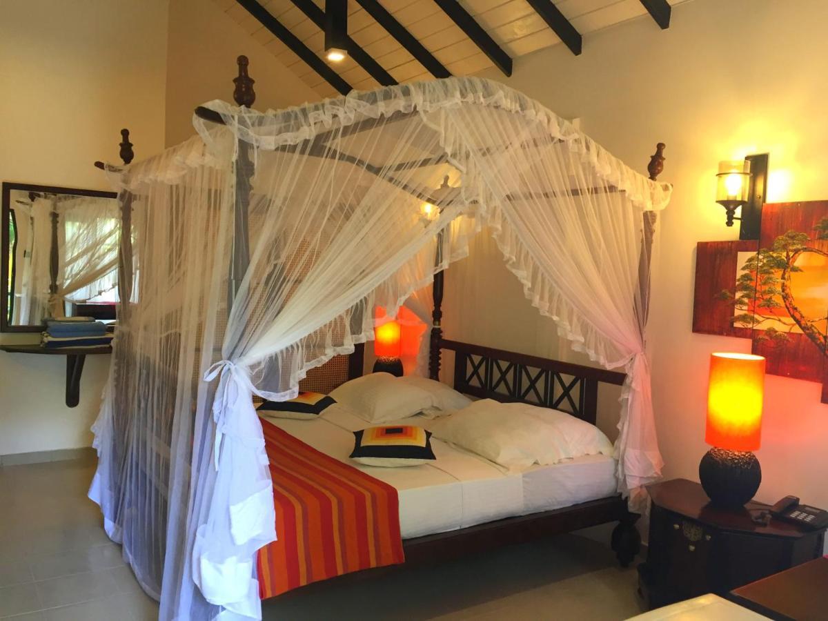Deluxe Cabana