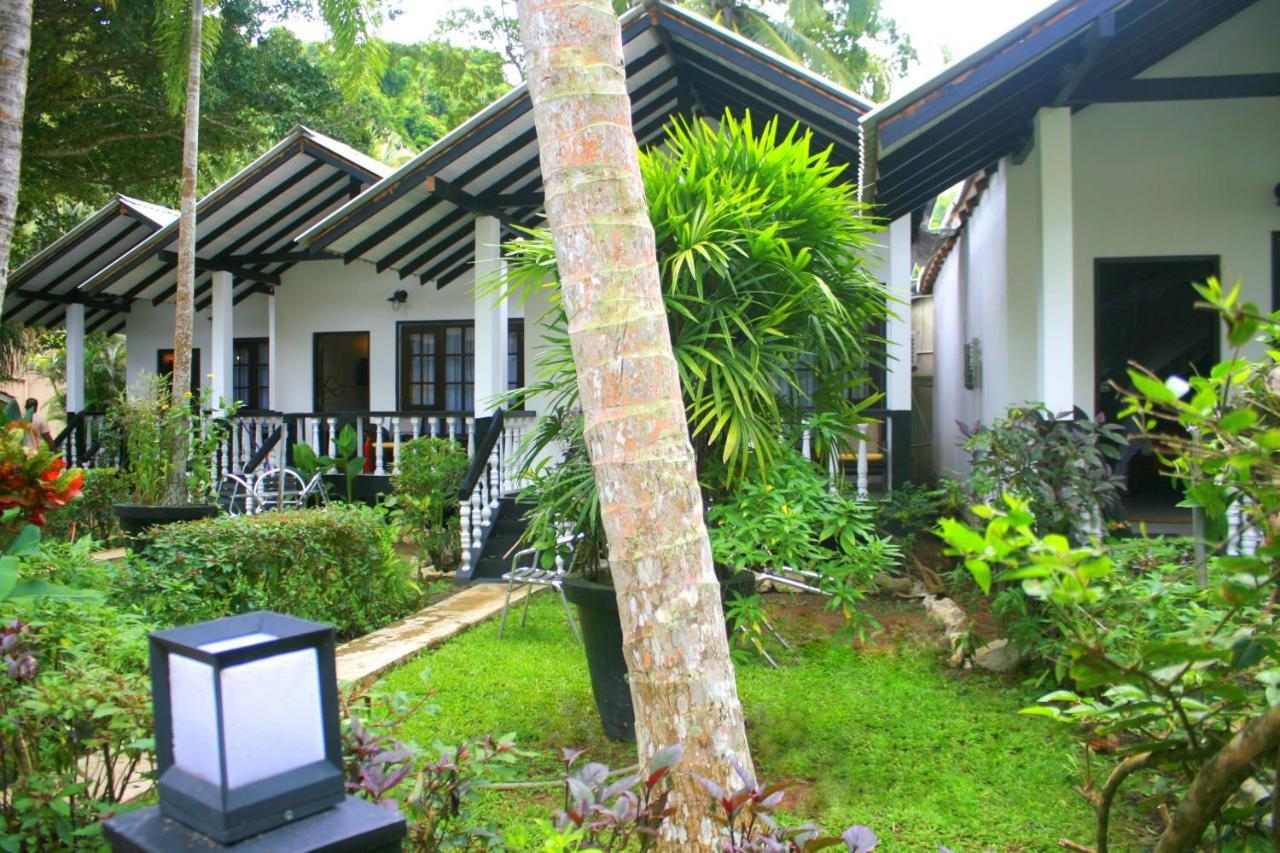 Deluxe Cabana