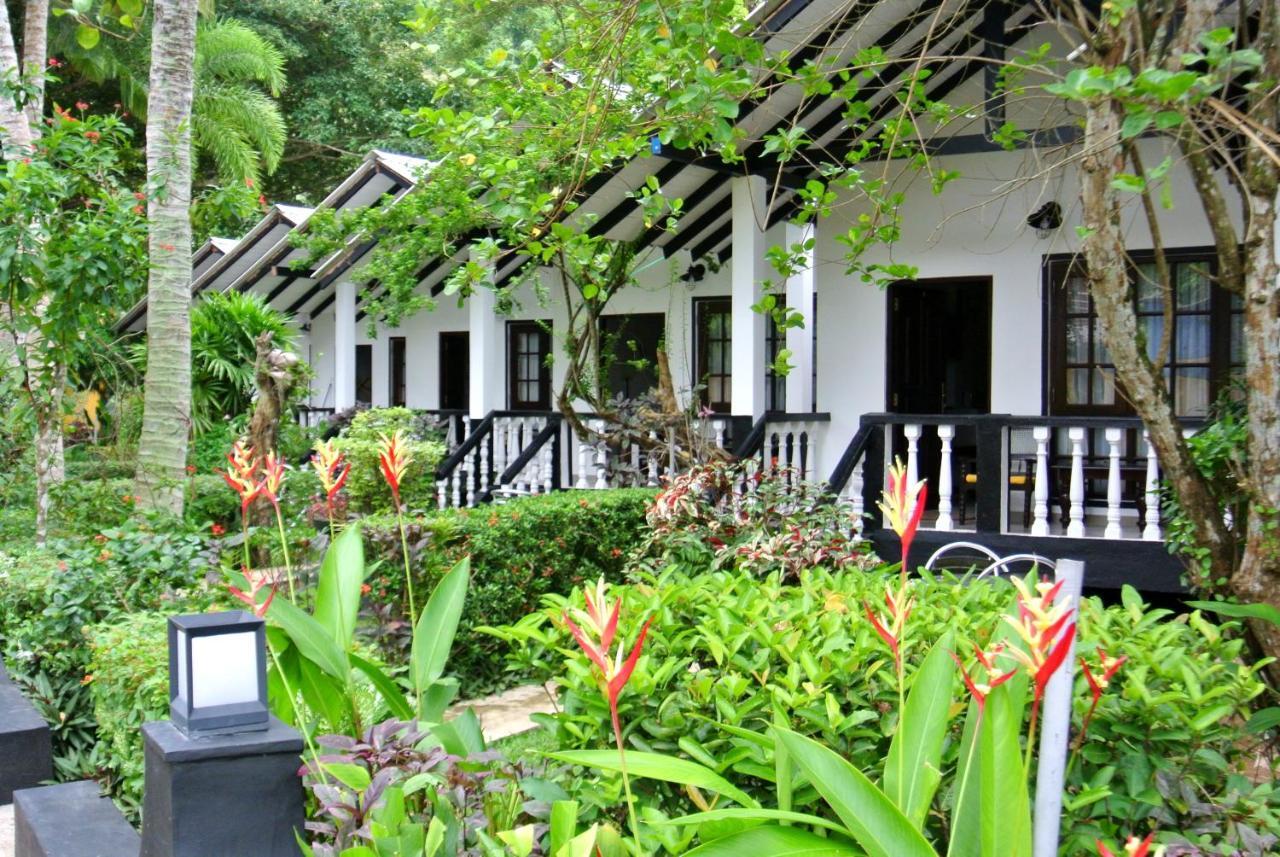 Deluxe Cabana
