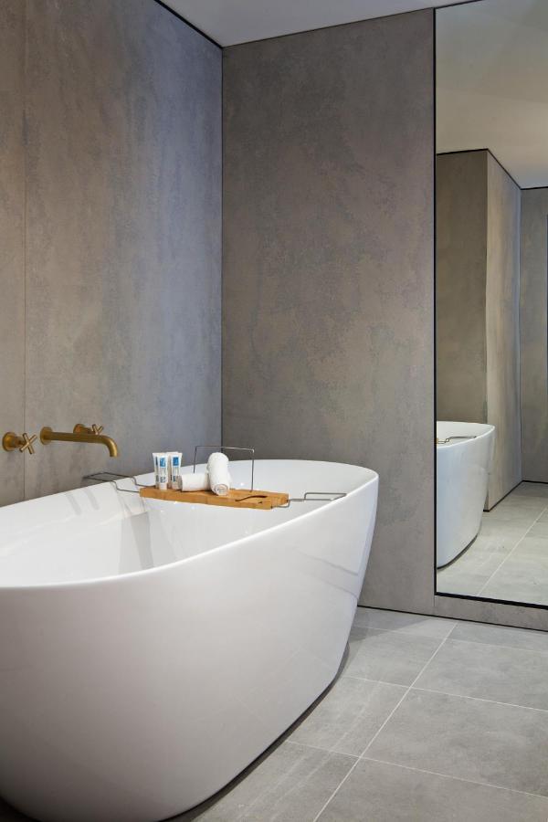 Sky Room Bath