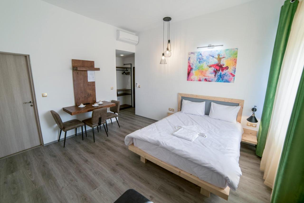 Studio Apartment