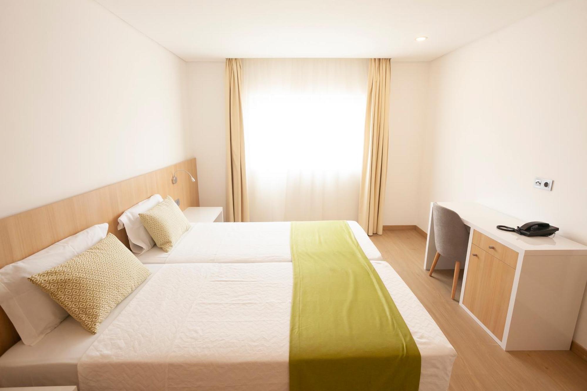Standaard Tweepersoonskamer met 1 of 2 Bedden en Balkon