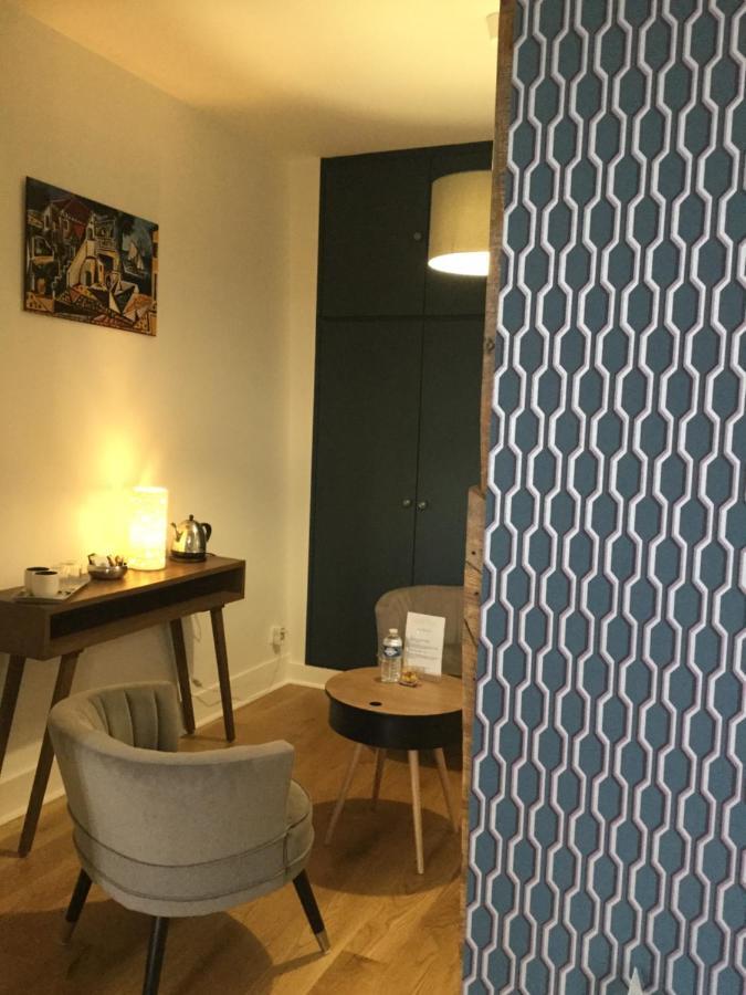 Deluxe Double Room Shower