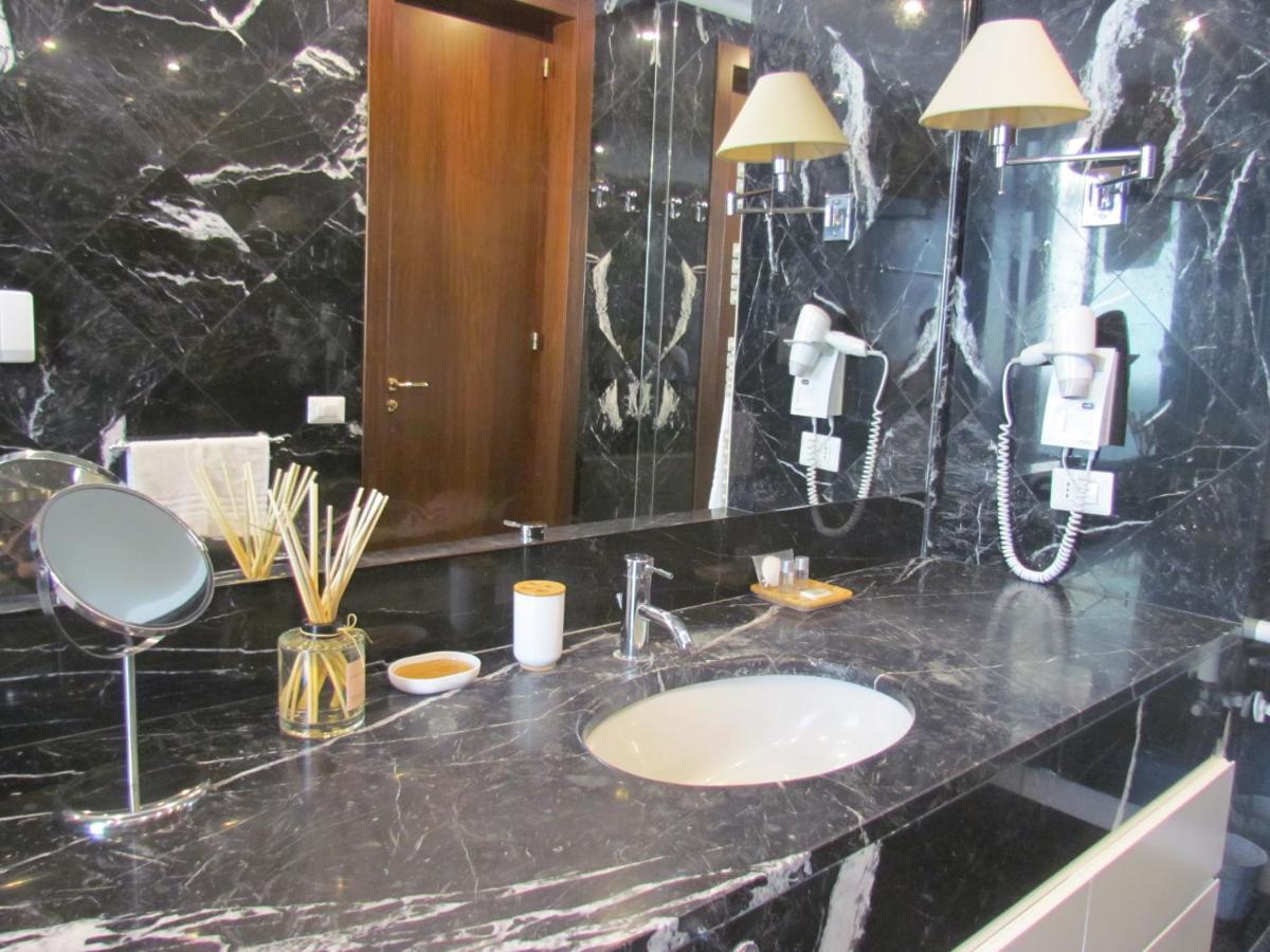 King Suite Spa Bath
