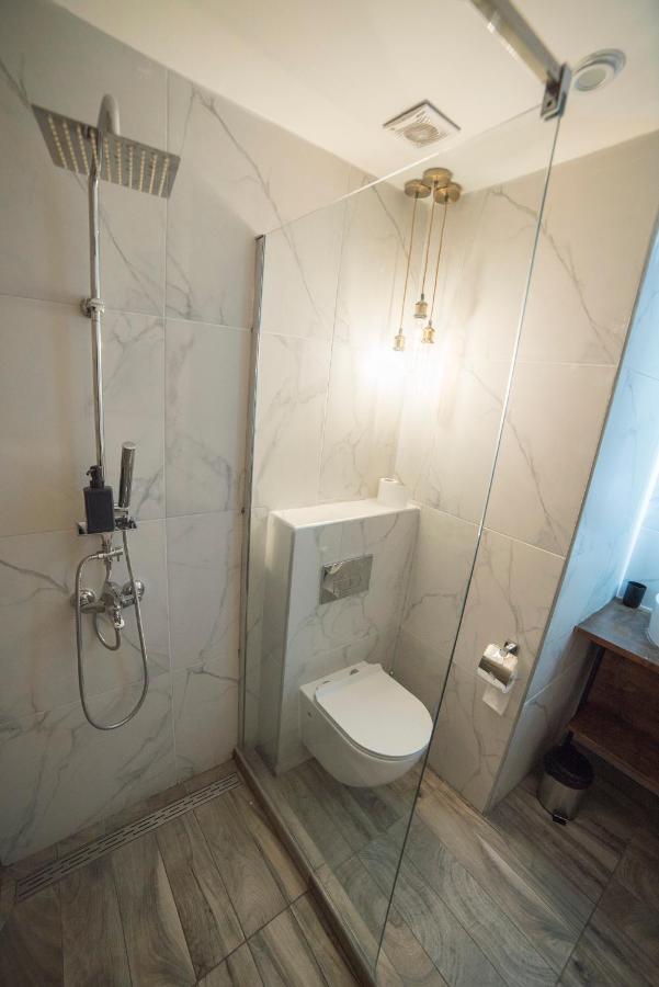 One-Bedroom Apartment,940434298:JPEG