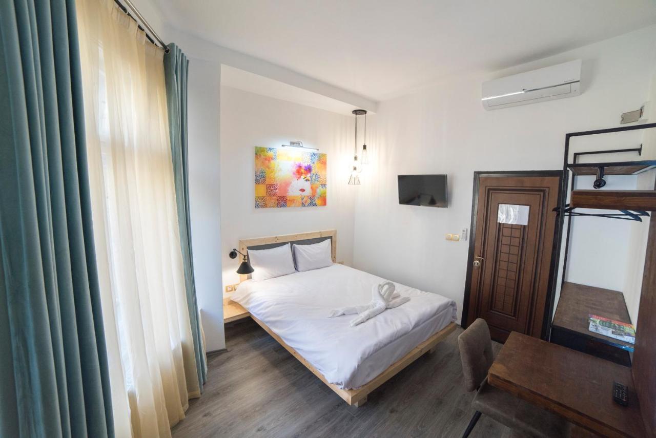 Studio Apartment,940435669:JPEG