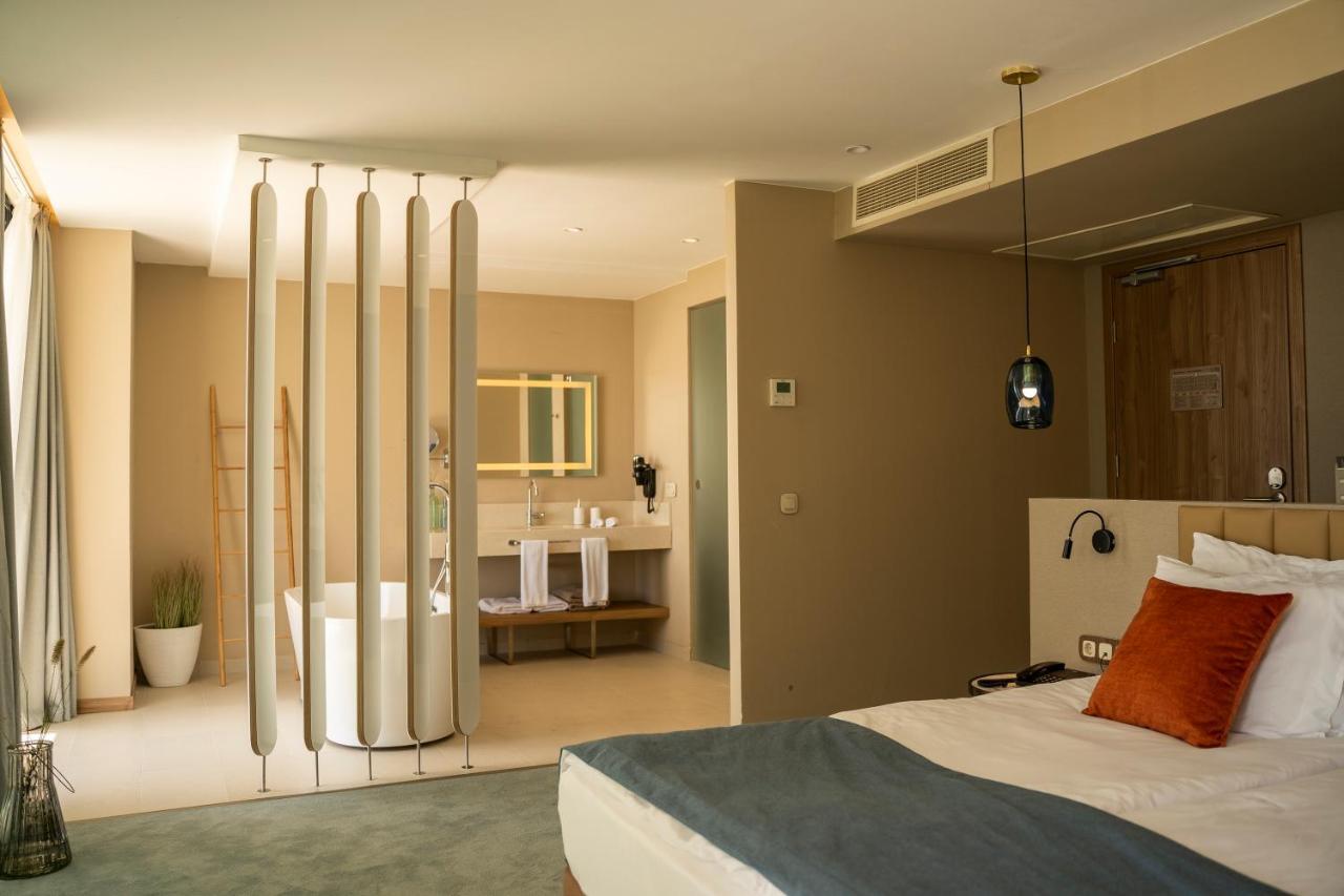Signature Sea View Room