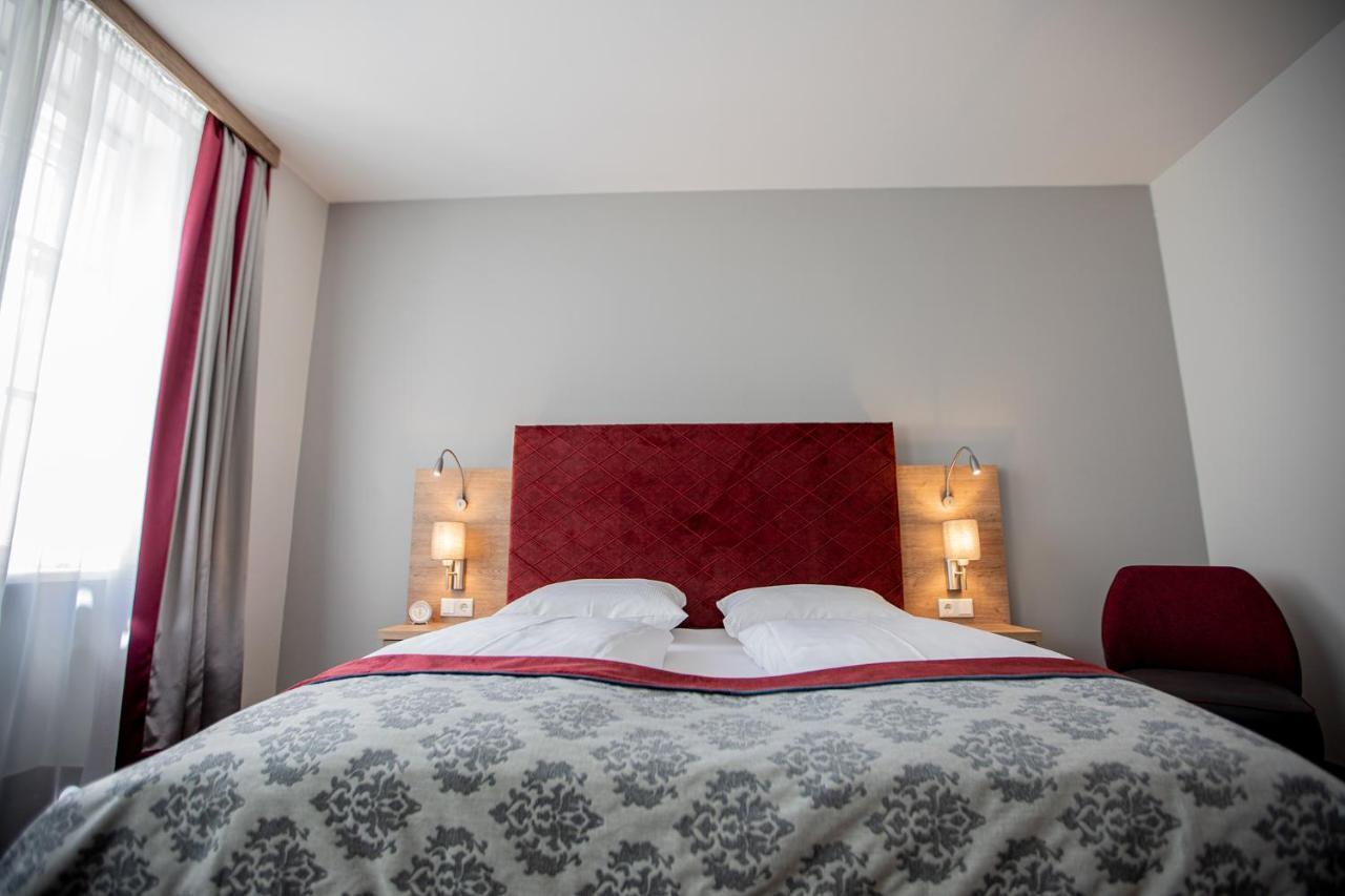 Premium Single Room Queen Bed
