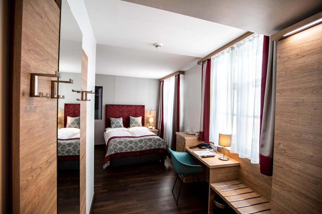 Premium Single Room Queen Bed
