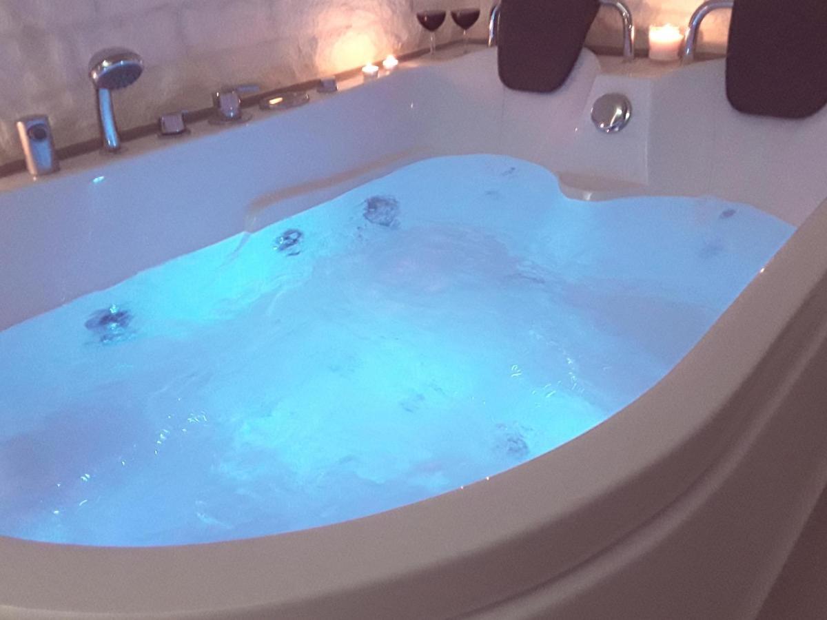 Deluxe Double or Twin Room Spa Bath