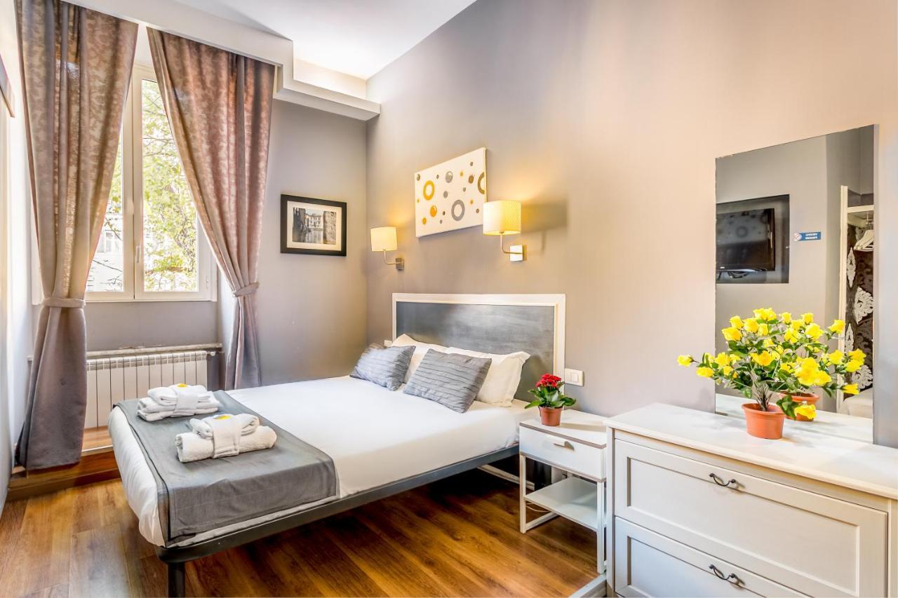 Habitación Triple con vistas al jardín