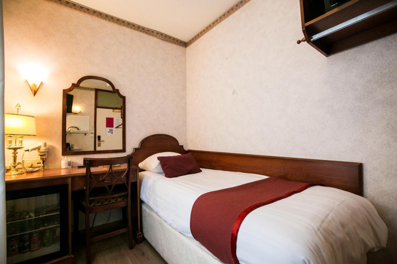Single Room Shared Shower Toilet