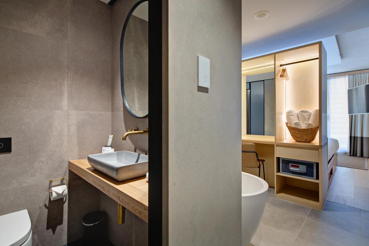 Sky Room Bath
