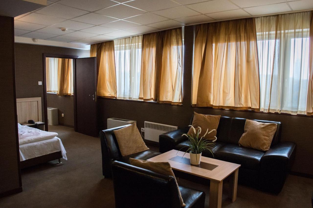 Panorama Suite 3 Single beds tea or coffee making facilities