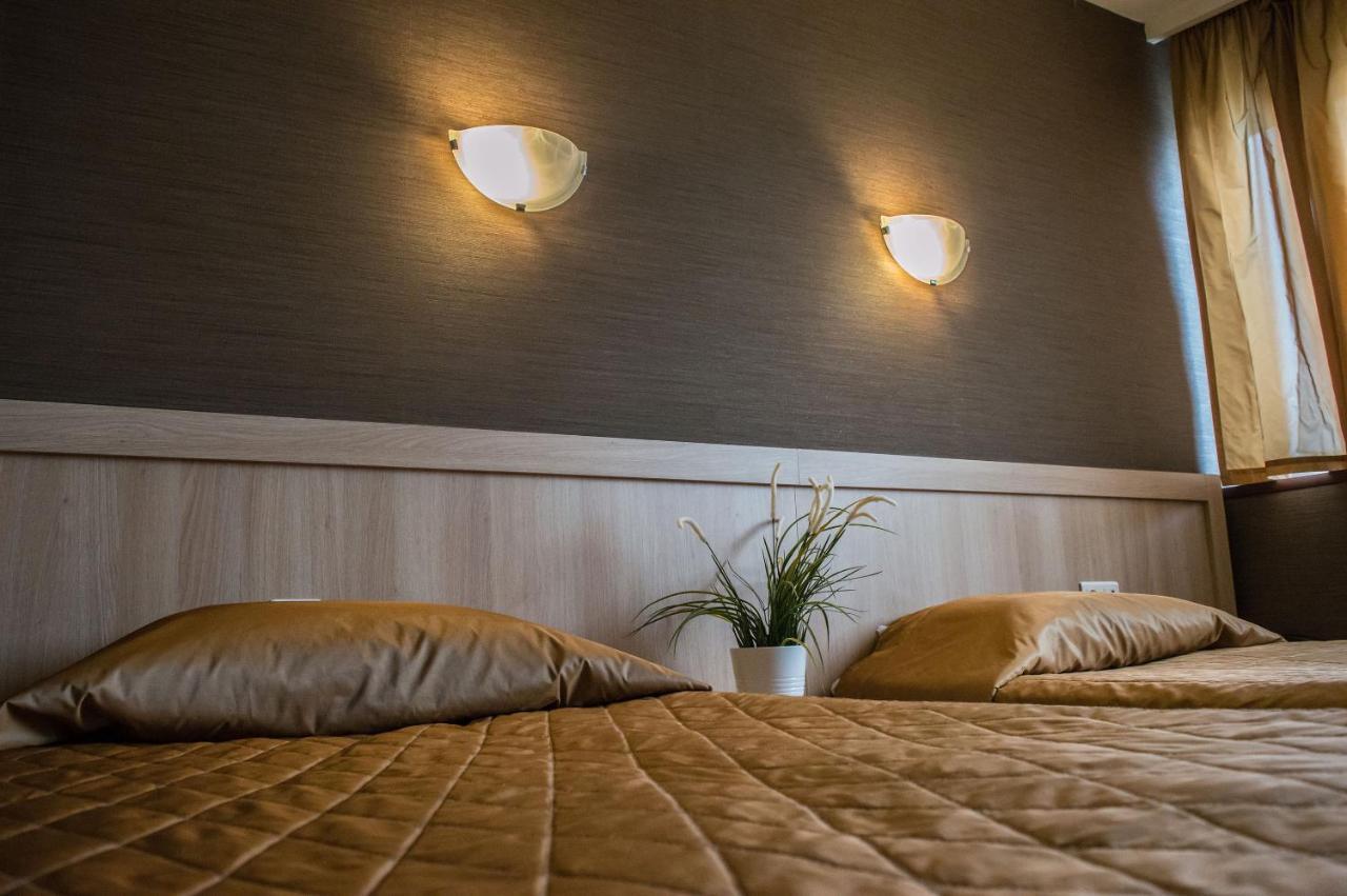 Panorama Suite 3 Single beds tea or coffee making facilities