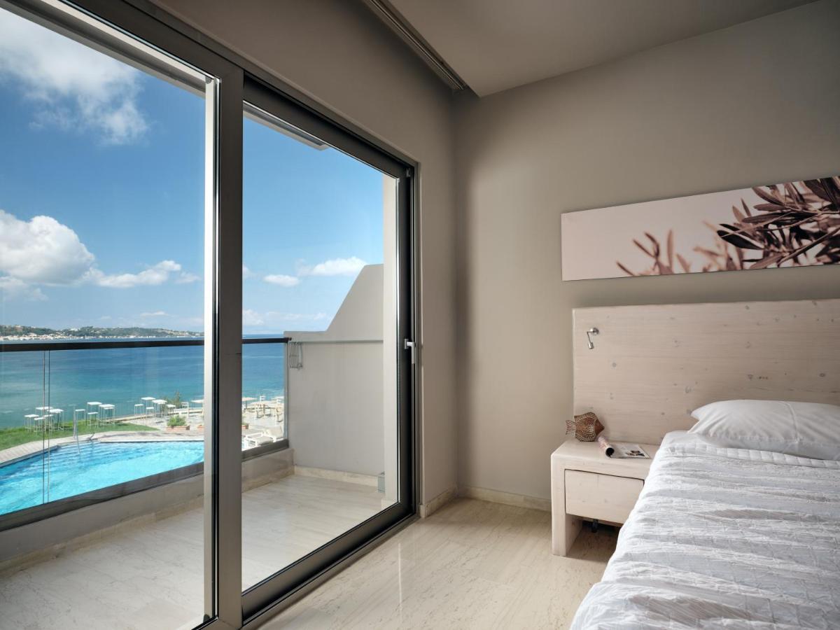 Deluxe Doppel- oder Zweibettzimmer mit Panoramablick auf das Meer und den Pool (2 Erwachsene)