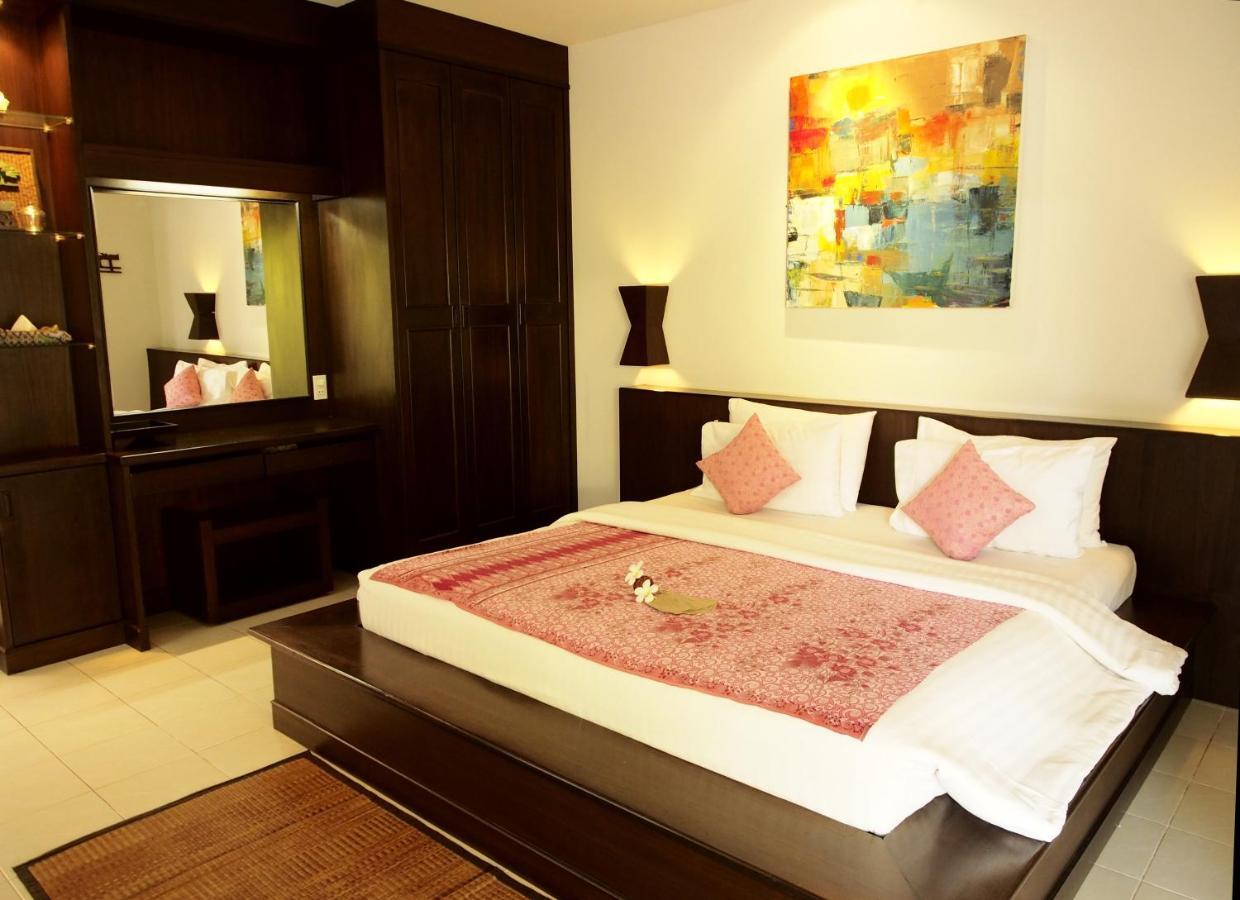 Deluxe Double Room with Pool Side,944978392:JPEG