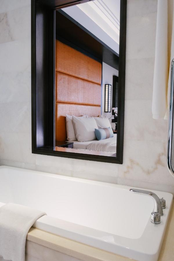 Deluxe Aqua Room
