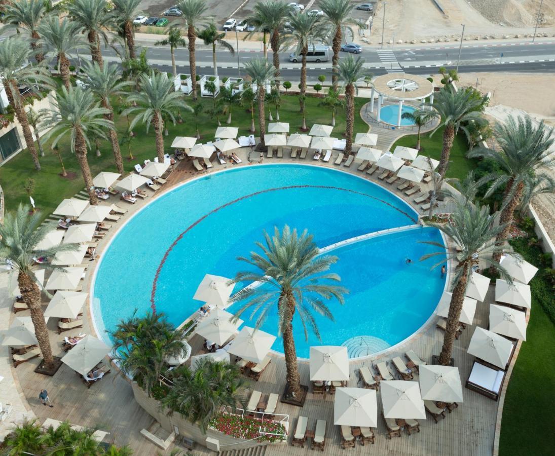 Zimmer mit Blick auf das Tote Meer und den Pool