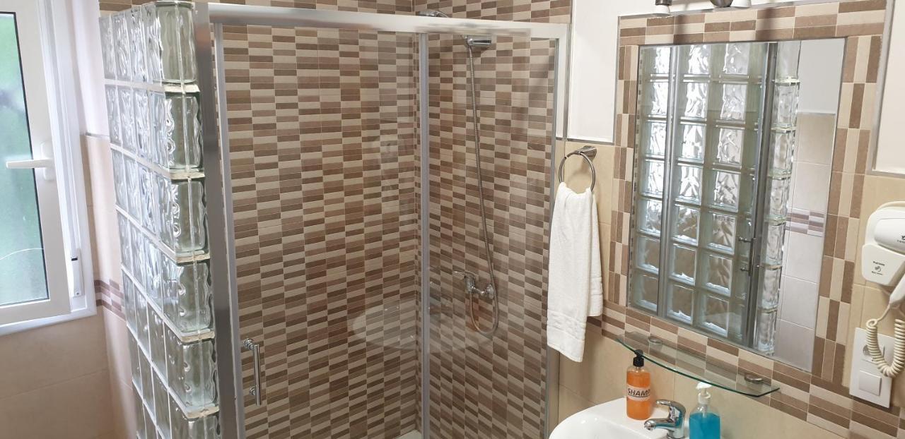 Chambre Triple avec Salle de Bains Commune