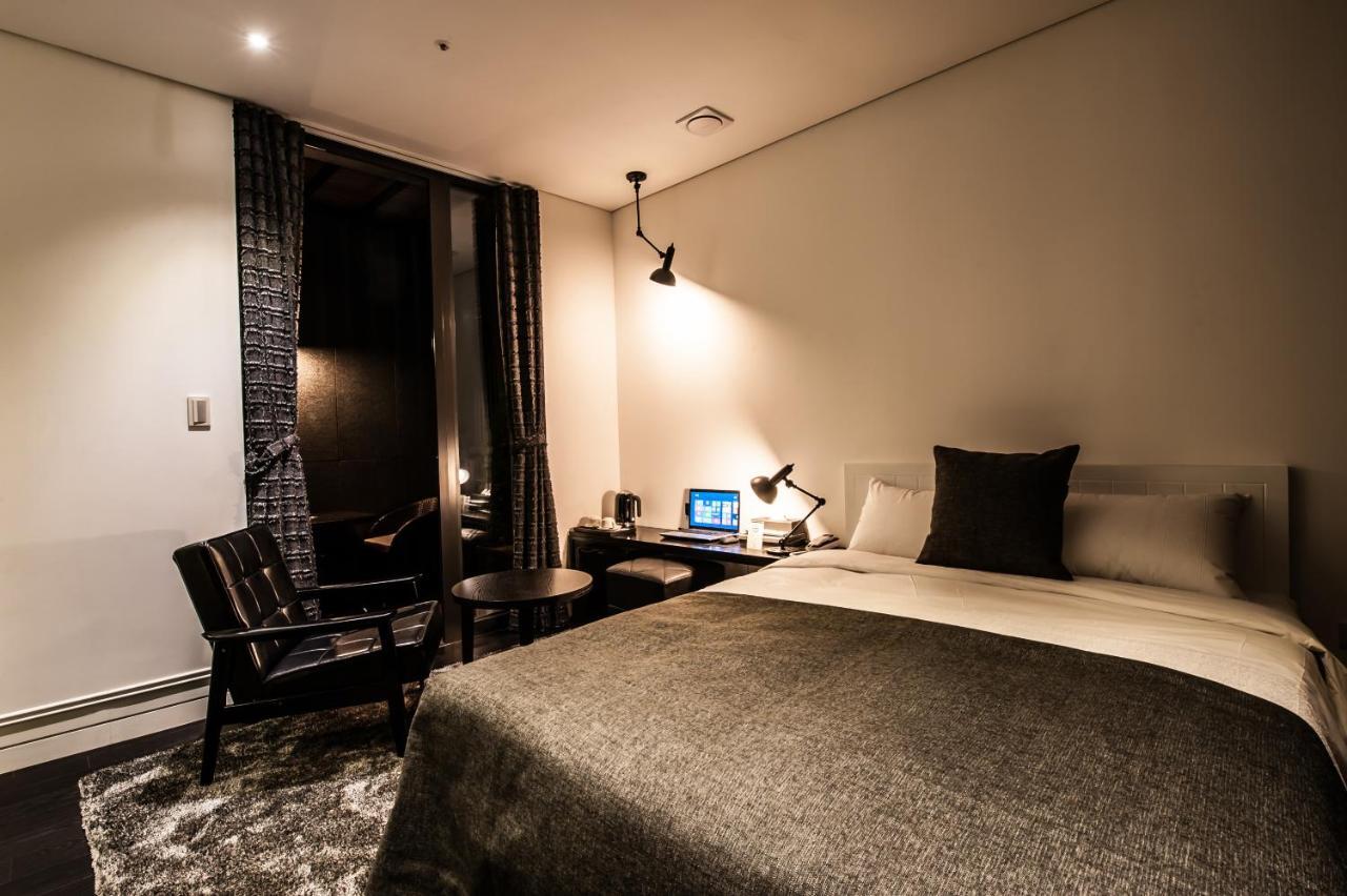 Deluxe Double Balcony No Window