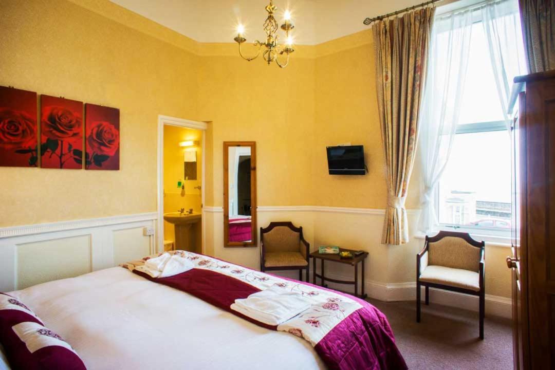 #4 Sea View King or Twin Ensuite