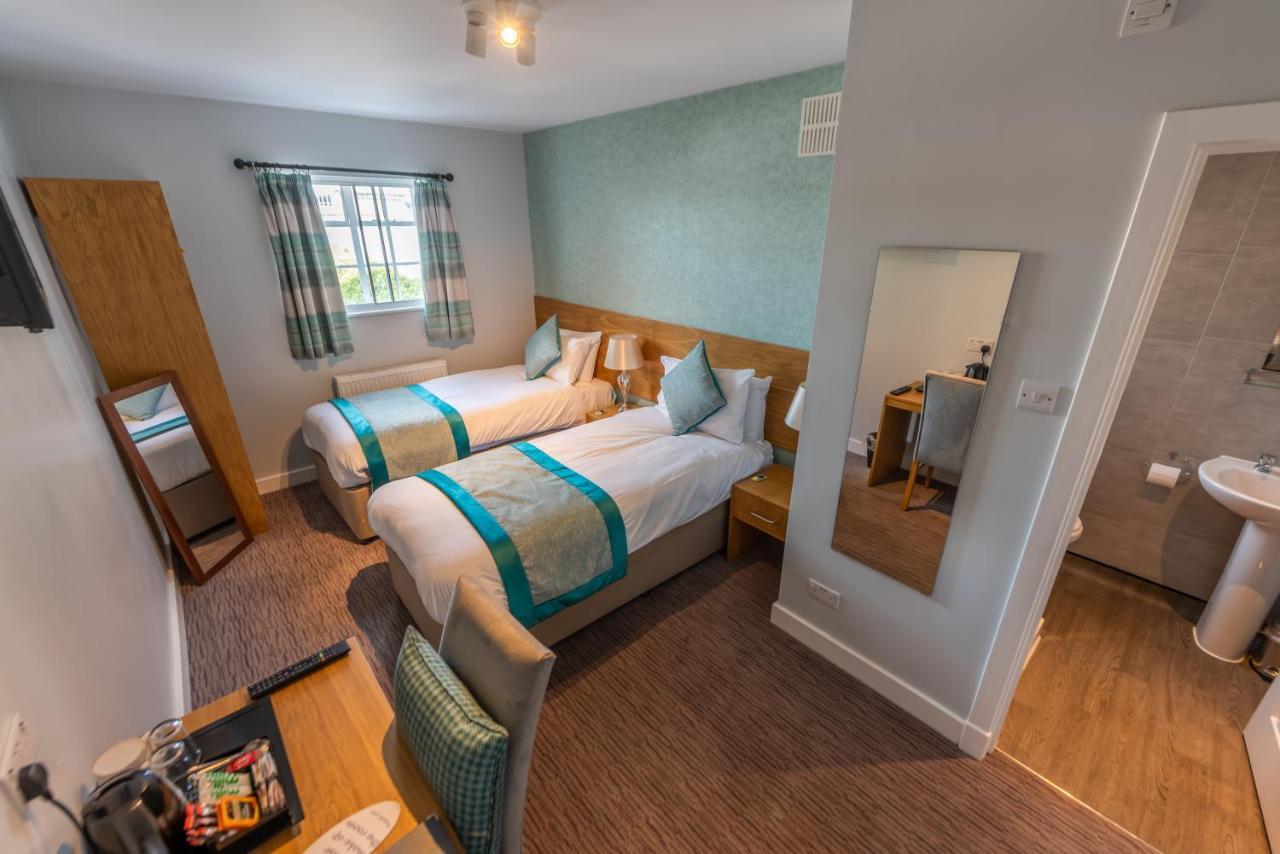 Double or Twin Room with Shower