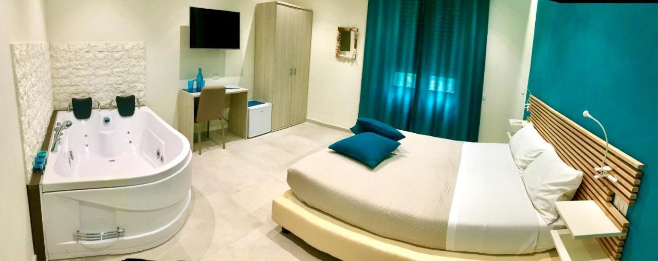 Deluxe Double or Twin Room Spa Bath