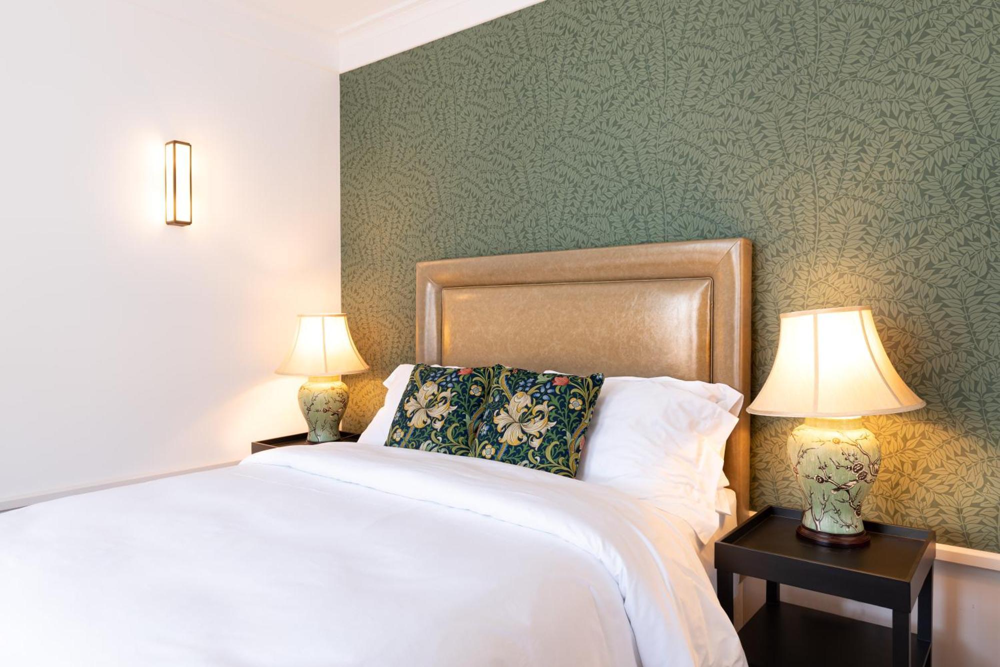 Standard King Room,948394084:JPEG