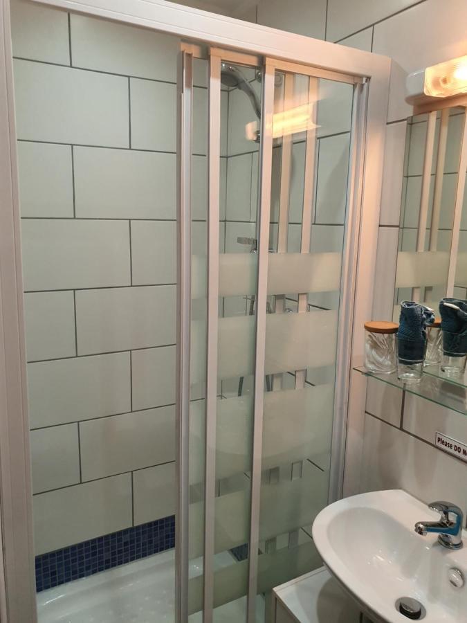 Double or Twin Room Private Bathroom