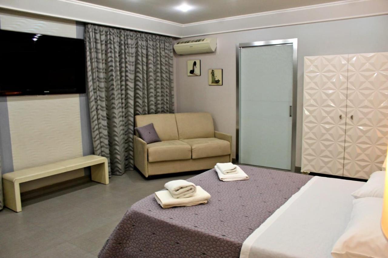 Family Room Private Bathroom