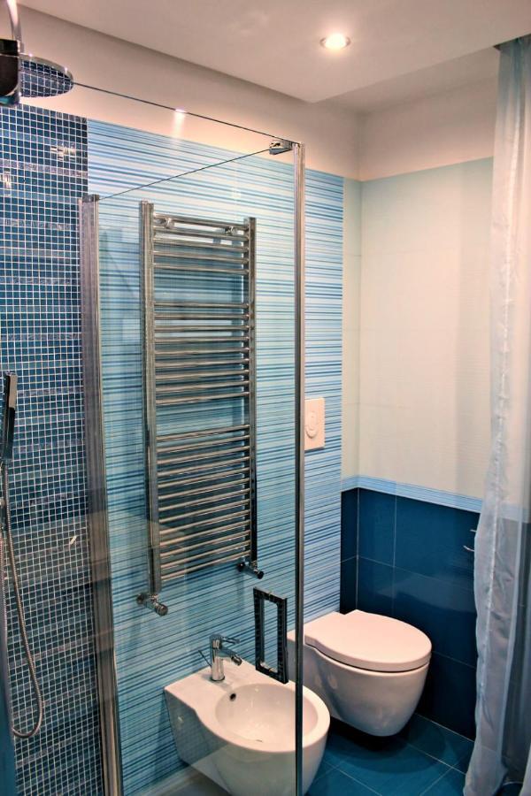 Family Room Private Bathroom