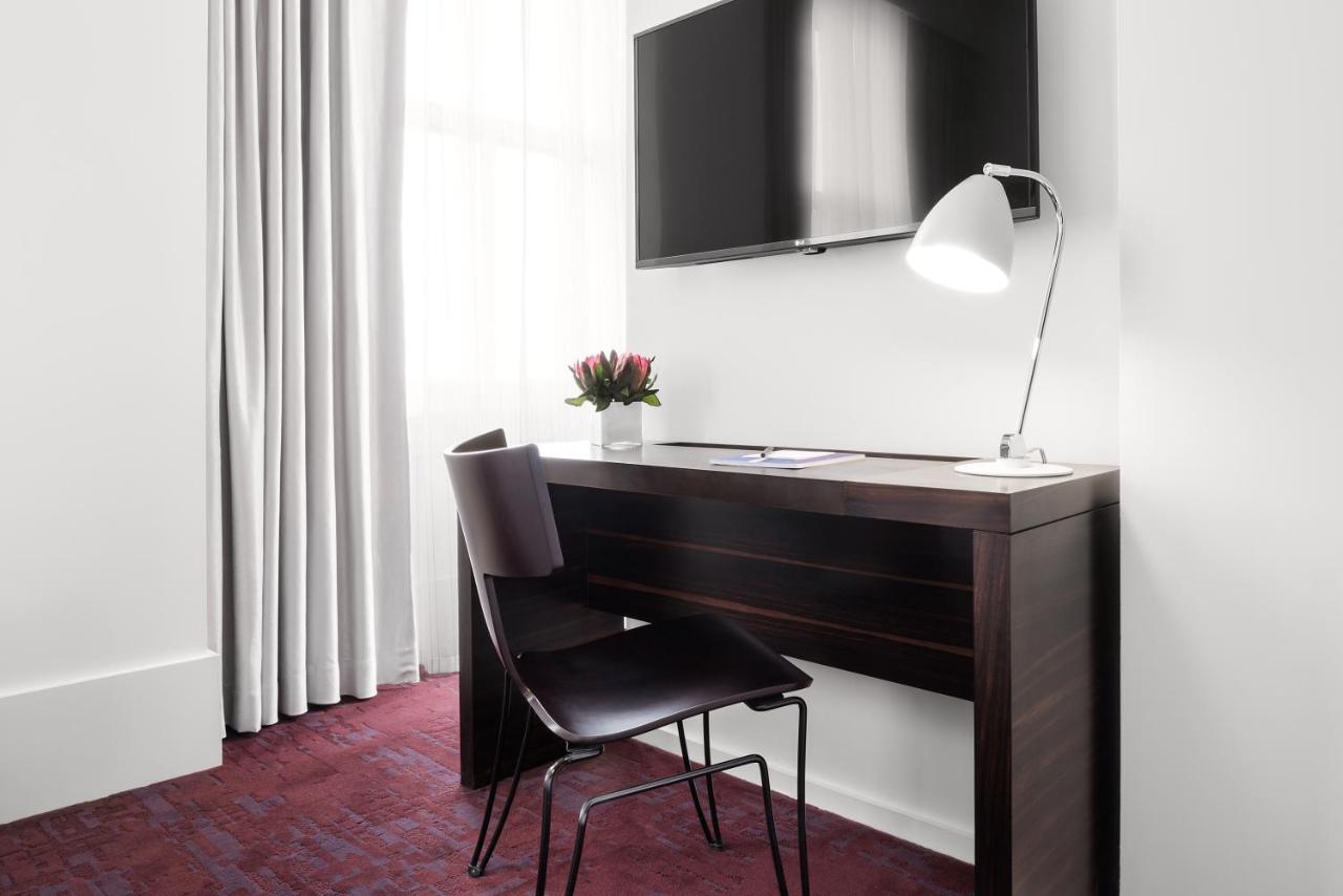 Stadt Zimmer mit Queensize-Bett